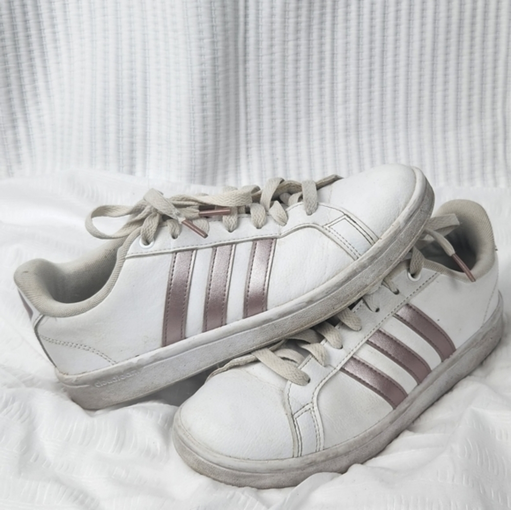 adidas Women's White Rose Gold‎ Cloudfoam Advantage Sneaker Size 7